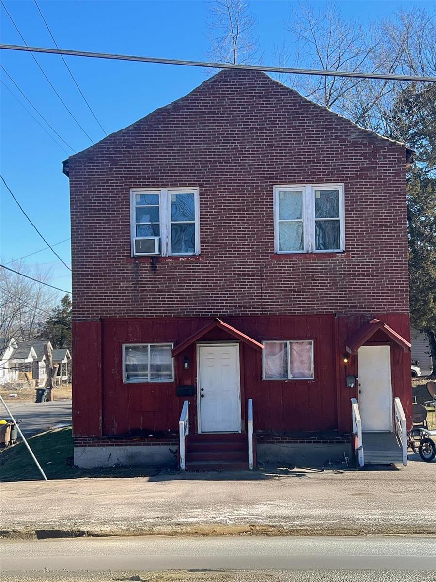 Investment ALERT! 2 unit duplex and home for $129,900. 534 N Fountain and 528 N Fountain. This 2 story duplex sits on the corner with off street parking. Main level unit is rented for $825 with HUD, square footage 1099. Upstairs unit is rented for $925 with HUD, square footage 1146. Total rents on duplex $1750. Additional home included rents for $975. See additional MLS #25001937 for 528 N Fountain. Must be sold together. Minimum 48 hours notice required to show. Property sold “as is” limited information properties are in an estate. June 2024 appraisal $125,000 for 534 N Fountain