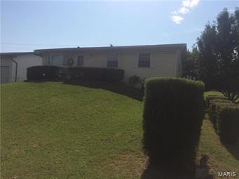 Great price on this home will not last long!! Call today for appt!!!new roof and several other repairs done recently
