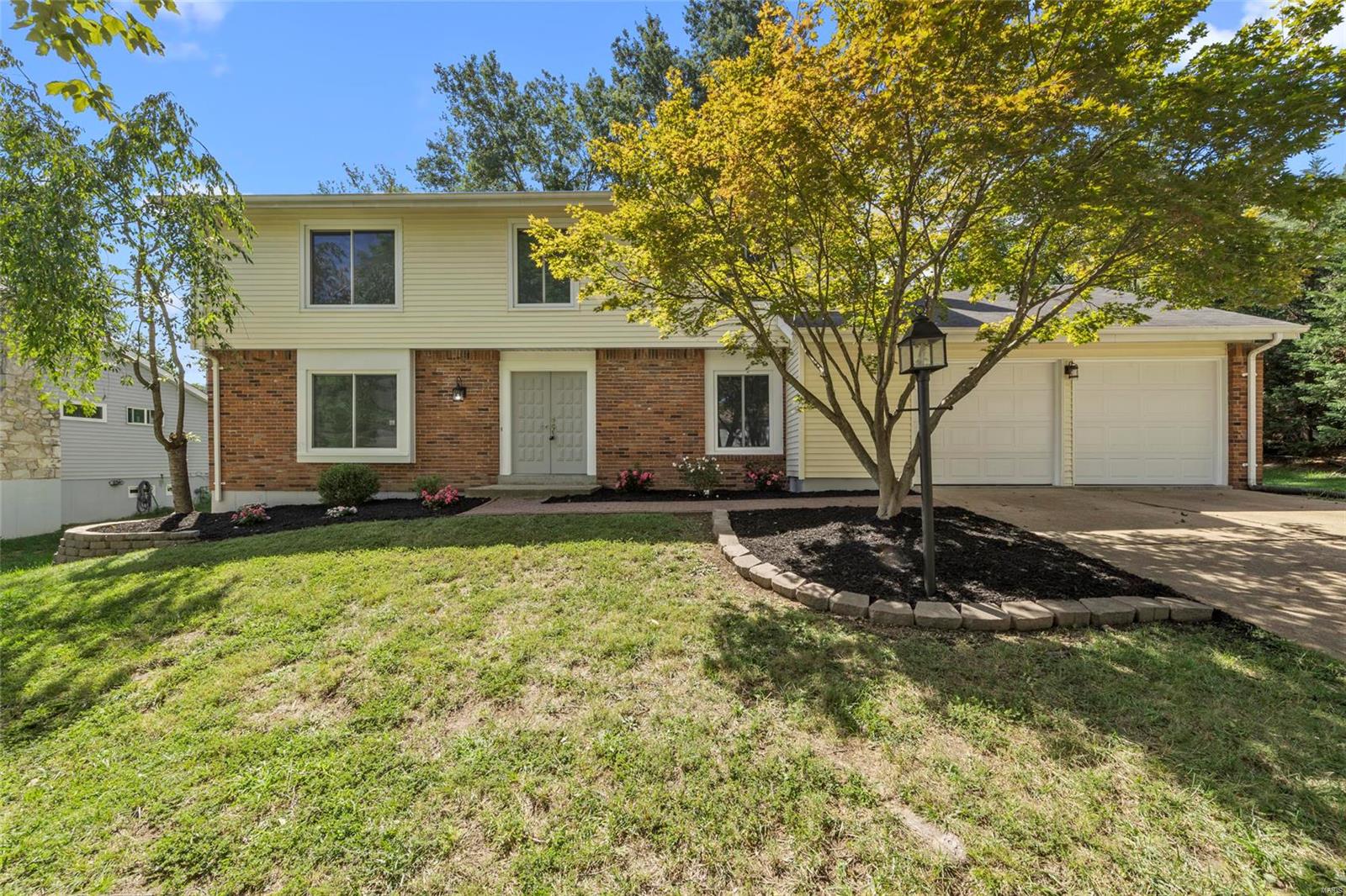 Home sweet home! This beautiful house offers plenty of space with 4 bedrooms 2.5 bathrooms, brand new flooring, carpet, granite waterfall countertops, stainless steel appliances, new windows, and an electric fireplace. This home has been completely renovated and also is located in Country Lanes Wood II Subdivision with a wonderful view of the backyard from the kitchen. You’ll fall in love  instantly. Schedule a viewing today!