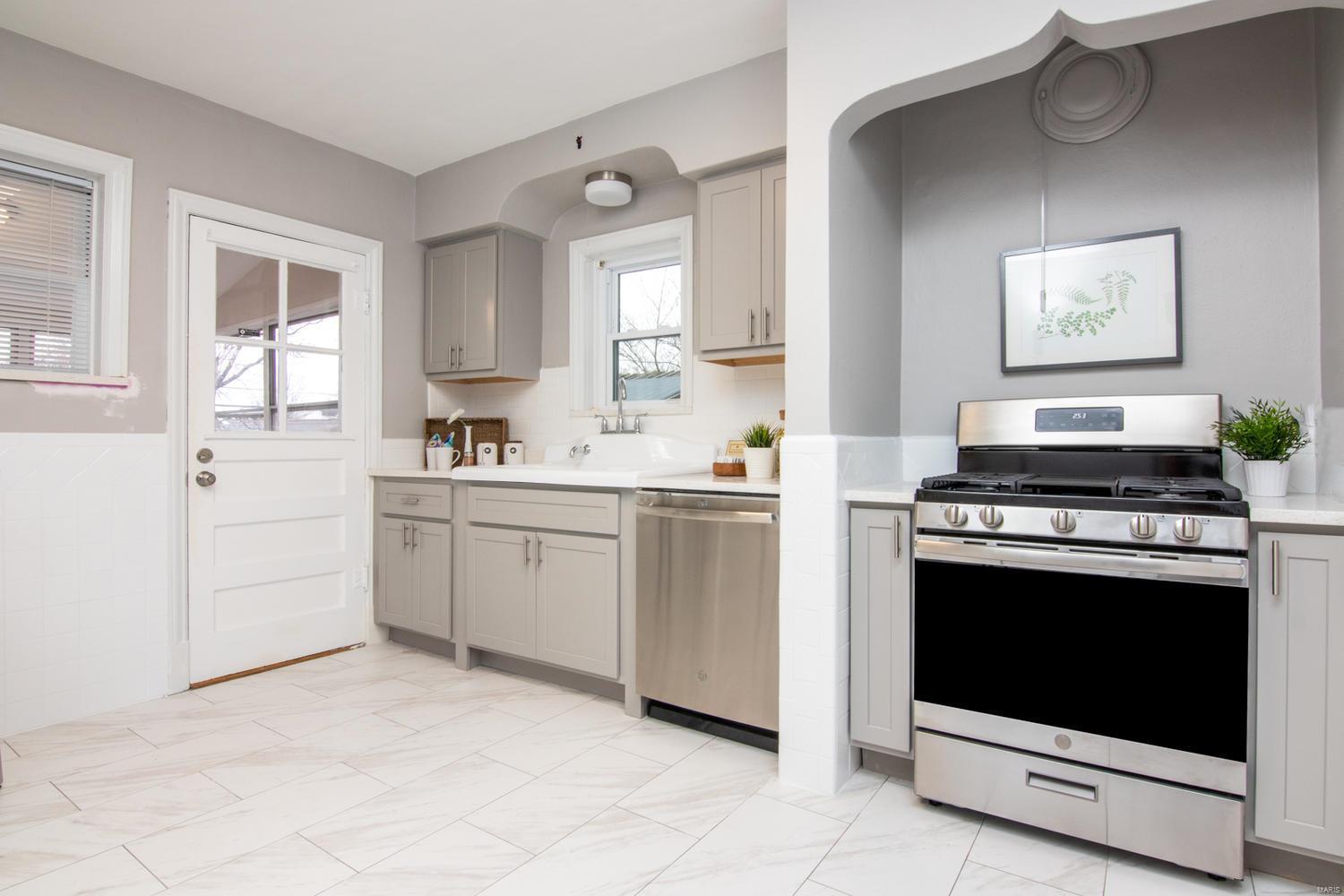 Travillas James C Southhampton Add - Residential