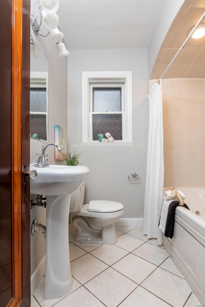 Travillas James C Southhampton Add - Residential