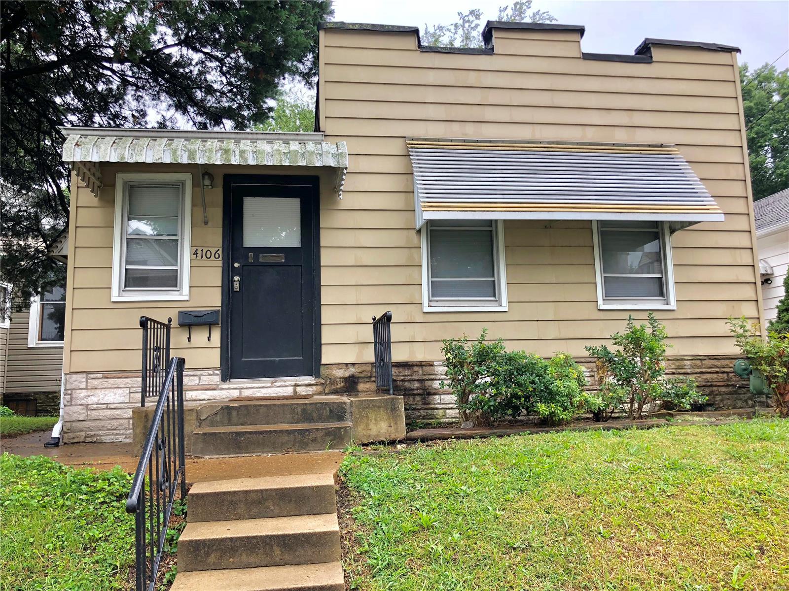 Fantastic City Starter Home
Recently Updated
Newer Kitchen and bath. Laminate Flooring in Bedroom and Living Room. Ceramic tile in Bath.
Washer/Dryer Hook Ups in Basement
Partially Fenced Yard
Central HVAC
