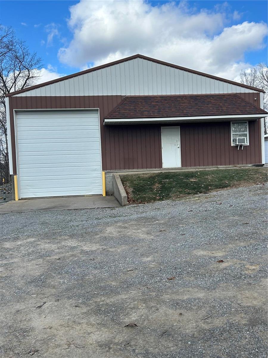 Are you in need of a versatile space to accommodate your business? This warehouse offers plenty of space in a great location, making it an ideal choice for your storage, distribution, or manufacturing needs. Close access to I-55 outside city the limits. Building is 3,360 sq ft of warehouse space including an office and bathroom. Equipped with a 15x30 ft loading dock and 10x10 ft overhead drive-in door. Deposit equivalent to first month's rent. Tenant is responsible for gas/electric/cable. Owner takes care of water and outside maintenance/lawn mowing. Location: Other