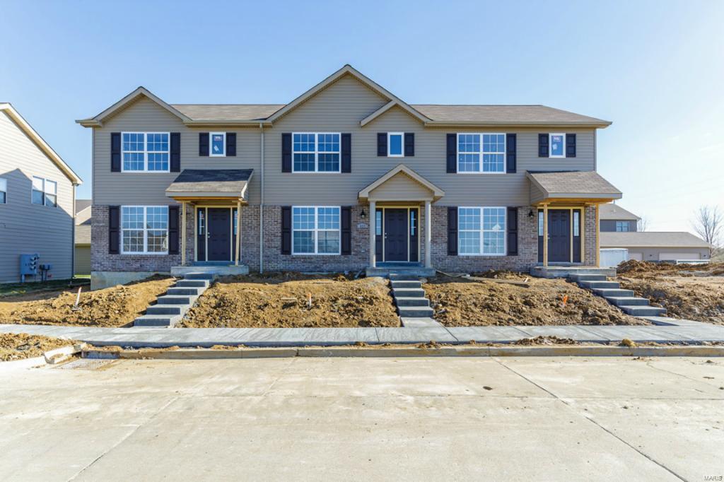 Great 3 bedroom townhouse w/2 Car Garage in desirable Queensbrooke in St. Peters!  Fabulous location with easy access to almost anywhere with Highways 364, 94 & 70! Quarry Tile entry and wood laminate in Family Room! Spacious kitchen w/center island, pantry, wood cabinets, built in microwave, stove, & dishwasher.  Upper level laundry too!  Master suite w/private bath, plus additional full bath on upper level for other 2 bedrooms.  Guest bath on main level.  Ceiling fans in all bdrms and Family Room.  2 car garage w/opener. Sure to go quick, so don't delay!