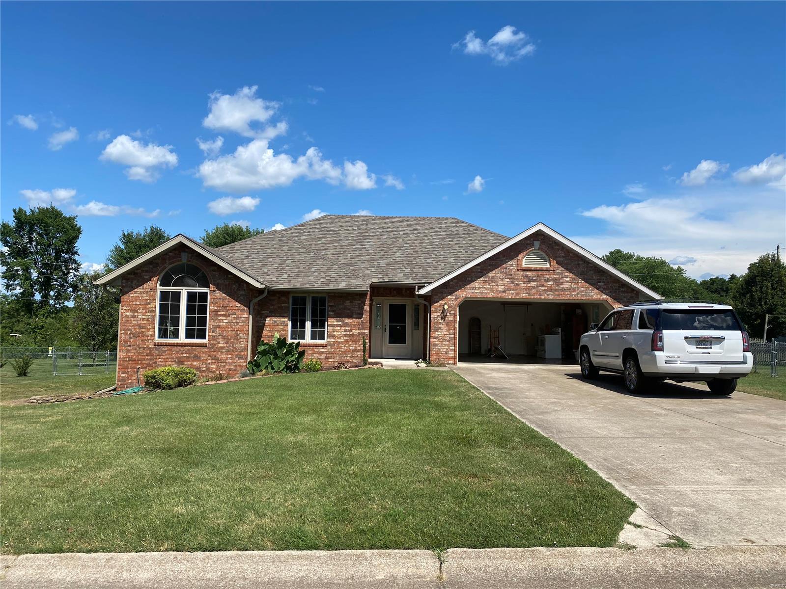 THIS NICE 3 BED 2.5 BATH HOME ON THE NORTH SIDE OF TOWN IS READY FOR NEW OWNERS.  LARGE OPEN LIVING AREA GREAT FOR ENTERTAINING.  NICE LARGE DECK WITH ABOVE GROUND POOL.  SHED, GREENHOUSE & FENCED BACK YARD. ALL KITCHEN APPLIANCE STAY