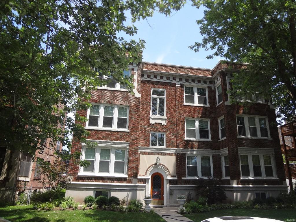 Gorgeous totally renovated 1st floor condo in the heart of DeMun Neighborhood walking distance to all of the restaurants, shops, cafe's and it's right across the street from Forest Park!  This 1400+ Sq Ft unit is impeccable with wood floors thru-out,  Open floor plan, 2 bedrooms and 2 full bathrooms.  The gourmet kitchen has 42" cherry cabinets, Stainless appliances including built-in wine cooler, black granite countertops and breakfast bar with room for 3-4 stools.  Tons of recessed lighting thru-out.  Luxury bathroom with whirlpool tub.  Master bed suite with luxury bath and large closet space.  Laundry facilities in unit!  Walk out back door to a quaint herringbone brick courtyard with fountain and a 1 car garage! Location: Ground Level