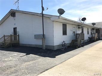 Recently remodeled two bedroom/1 bath apartment located in Warrenton MO. Tenant only pays for Electric.