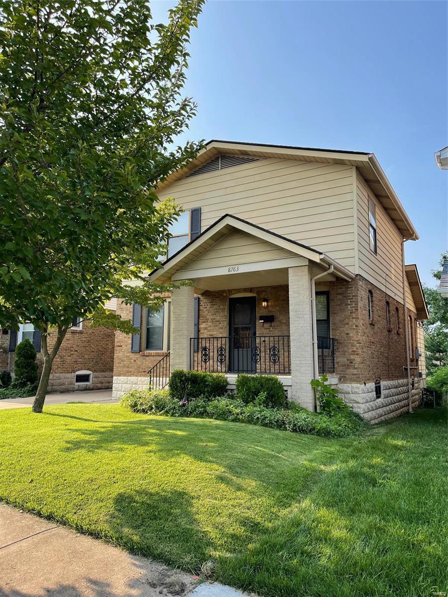 This charming and updated home is centrally located.  It is close to the St. Louis Galleria, other shopping centers, Washington University, Saint Louis Unversity, major hospitals.  The home is also within walking distance to parks and schools.  The home has hardwood floor on the main level, stained glass and thermal windows, updated kitchen and bath as well as zoned heating and cooling. A a nice deck and deep back yard provides a nice retreat for entertaining guests and fiends.
A minimum of 1 year lease is required.  Tenants pay utilities (gas, electricity, water, internet and cable).

This is unfurnished house. The pictures were taken when it has some furniture. It is currently vacant and has no furnitures. It has kitchen appliances such as a cook top and stove, a refrigerator, a dish washer and a refrigerator.