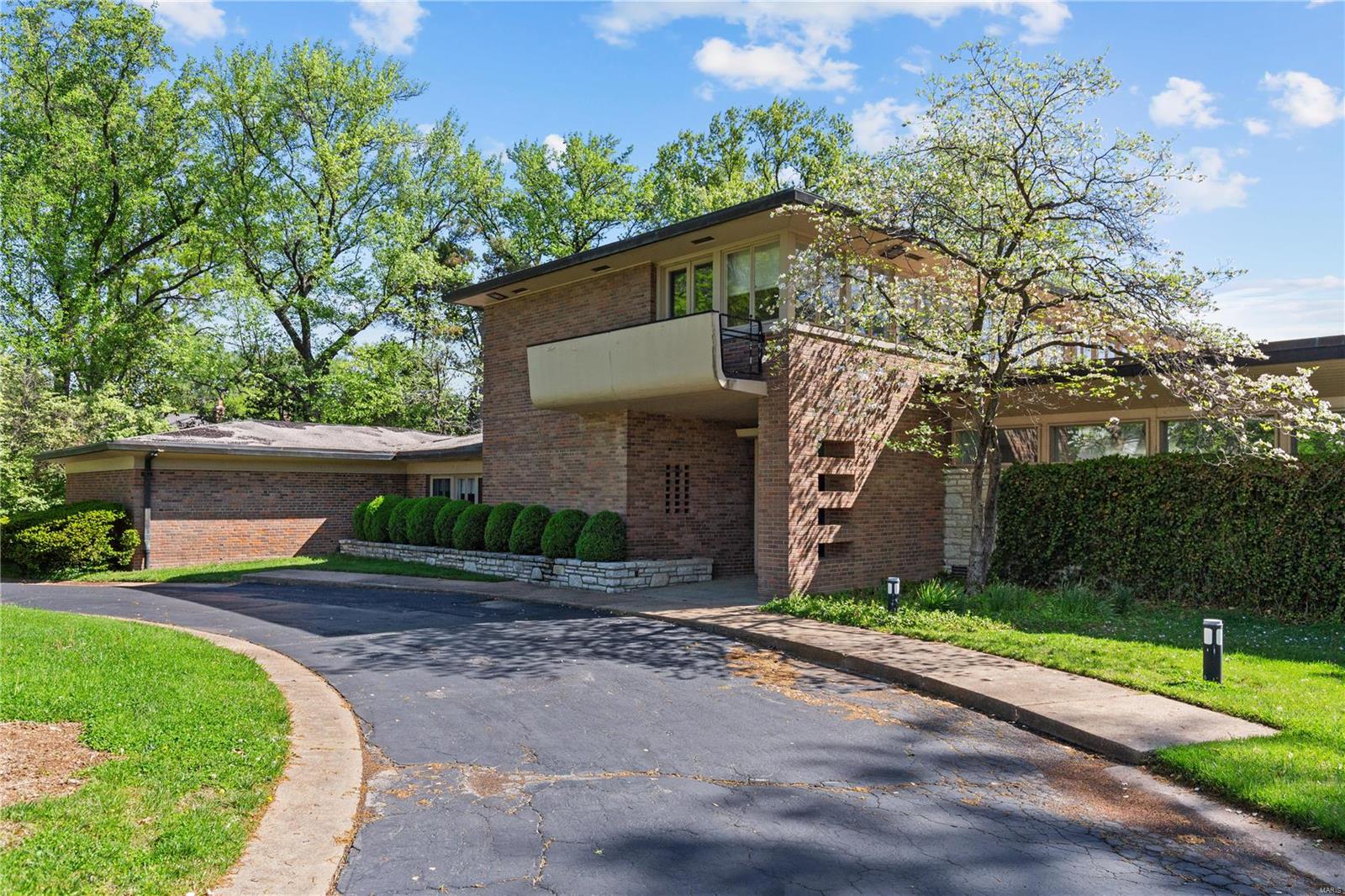3 Fordyce Lane showcases the timeless & perennial allure of Mid-Century Modern sensibilities. Custom built by the iconic St. Louis builder, I.E Millstone - as his personal home and designed by Murphy and Mackey (Mackey.) This home, set on over 3 acres of prime Ladue real estate epitomizes the core architectural elements of open-flowing spaces with the emphasis of natural light and unfettered views.  A welcoming entry opens to a vista of floor-to-ceiling windows, clean lines and organically curved spaces that create a sense of integration with the natural world. This is an opportunity to envision your idyllic lifestyle, set in a picturesque setting with a large and peaceful backyard.