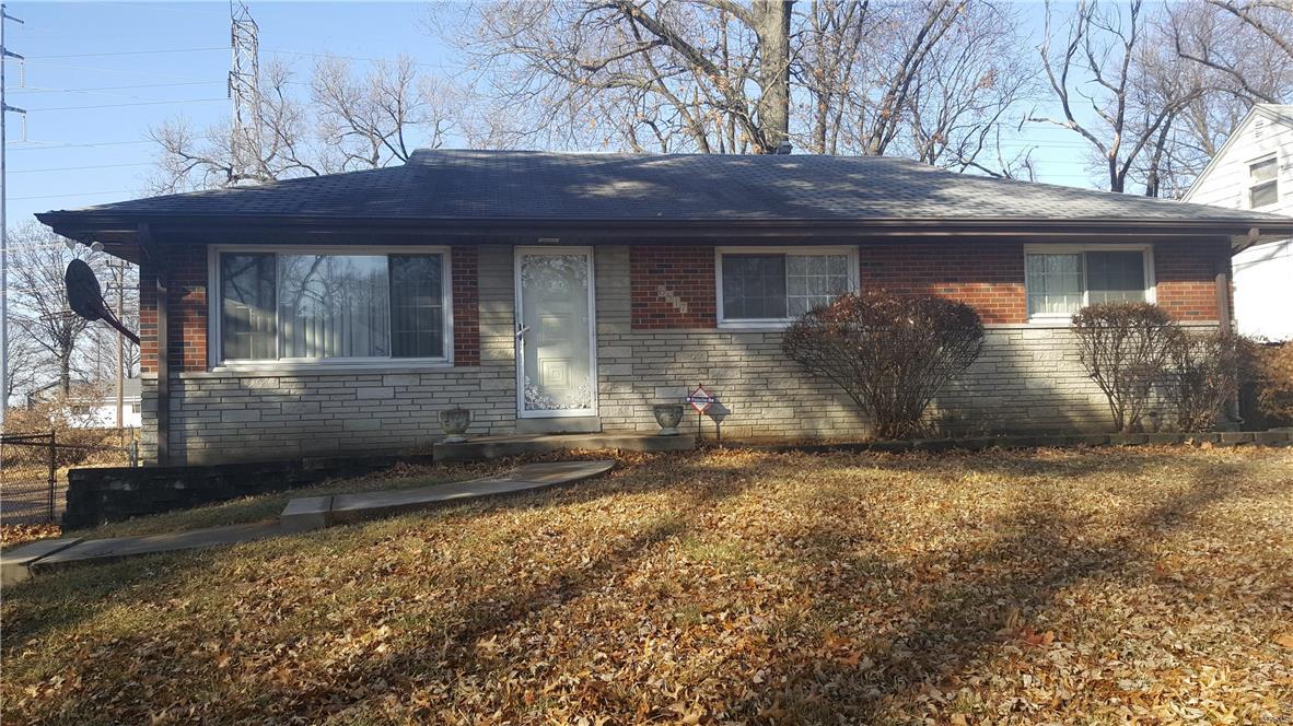 Needs a little love but Perfect for the first time home Buyer or would be a great Rental. Large Backyard and basketball area for the family.  PRICED TO SELL. MUST SEE! WONT LAST!      Property sold "as-is" in current condition. No repairs, warranties,  or inspections provided by Seller. All offers subject to lien holder(s) approval. SpecialListingConditions: Short Sale