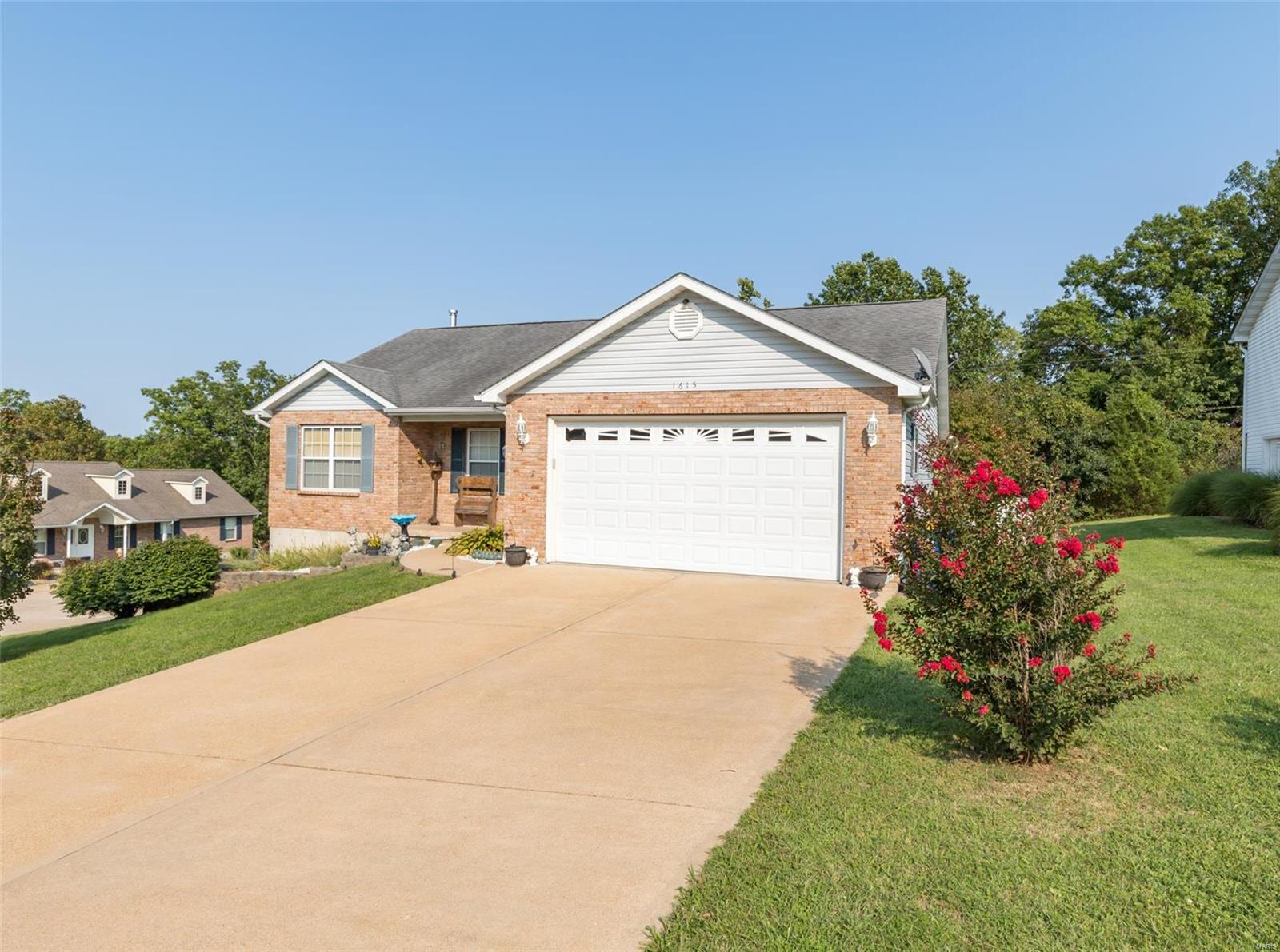 Gorgeous Ranch home featuring open floor plan, vaulted ceilings, beautiful kitchen featuring granite counter tops. Main floor laundry room.  Master Bed/Bath. 2 guest bedrooms, and guest bath completes main floor.  Wonderful screened in porch to watch the seasons unfold on this corner lot, nestled in cul de sac. Full, walk out  Lower level is finished off with ample storage area.  No need to look any further! Give Your Dreams a New Address @ 1615 Essex Heights!"