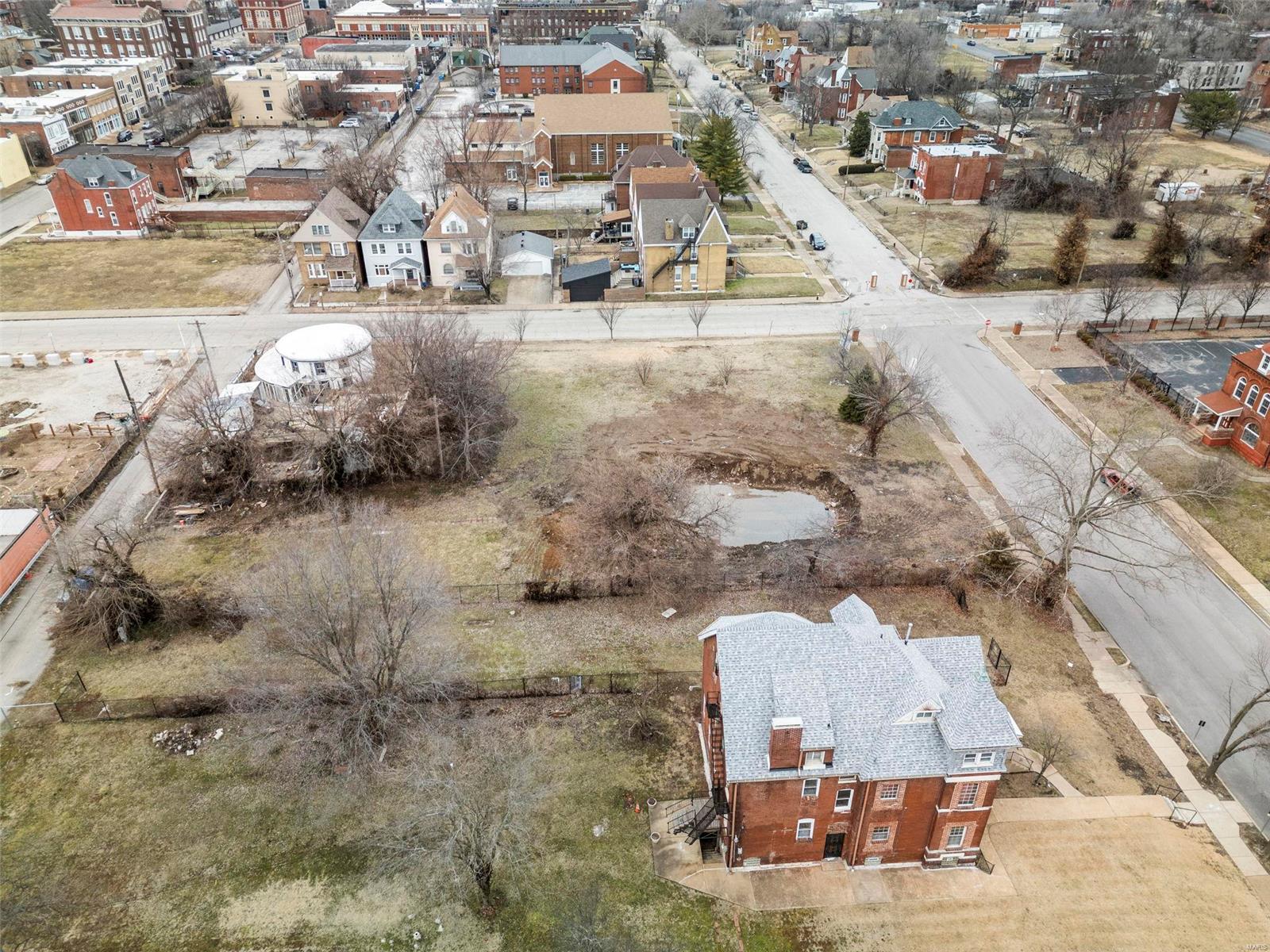City/St Louis - Land