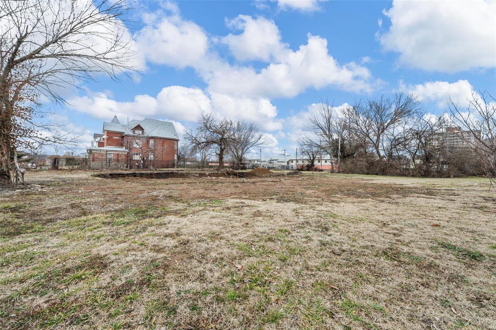 Fantastic Building lot on Washington Blvd in the Central West End.  Approx 1/3 acre lot.  This is a wide and deep building lot measuring 60' x 244'.  Rear Alley access to this parcel for a garage or parking lot.  Public utilities are available.  Excellent location in well kept neighborhood. SpecialListingConditions: Foreclosure