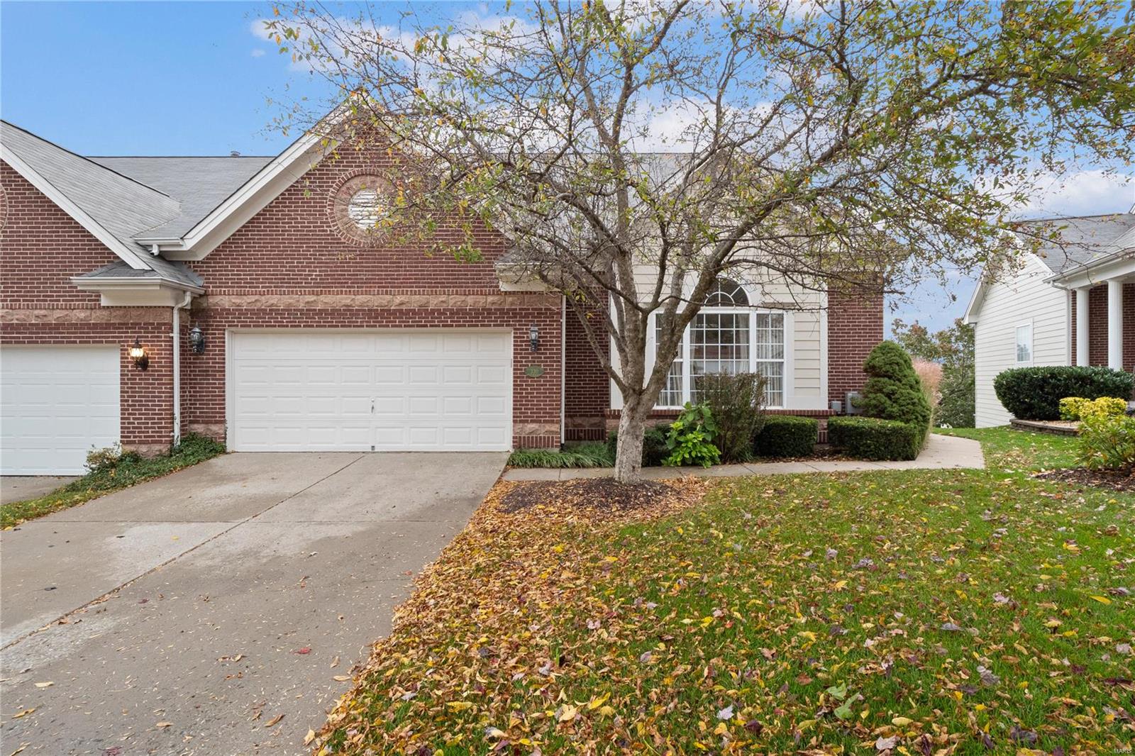 Lovely 1.5 story villa, conveniently located near the heart of Chesterfield Valley. Enter the 2 story foyer to find the 2 story great room with a gas fireplace and a lot of windows for an abundance of natural lighting. Living/dining room combo off of entry foyer. Spacious kitchen with breakfast bar, center island, custom cabinets, solid surface countertops, and an adjoining breakfast room with a planning desk and access to the deck. Main floor master suite with a bay window, walk-in closet with custom organizers and full bath with double sinks, large tub, and walk-in shower. 2 additional bedrooms, a full bath, and loft on the upper level. Finished walk-out lower level features a family room with a walk-behind wet bar and a bedroom with a private full bath. Additional features include a deck, patio, 2 car garage, new deck and patio doors, new carpet throughout, cul-de-sac location, and the convenience of villa living! Location: End Unit, Ground Level