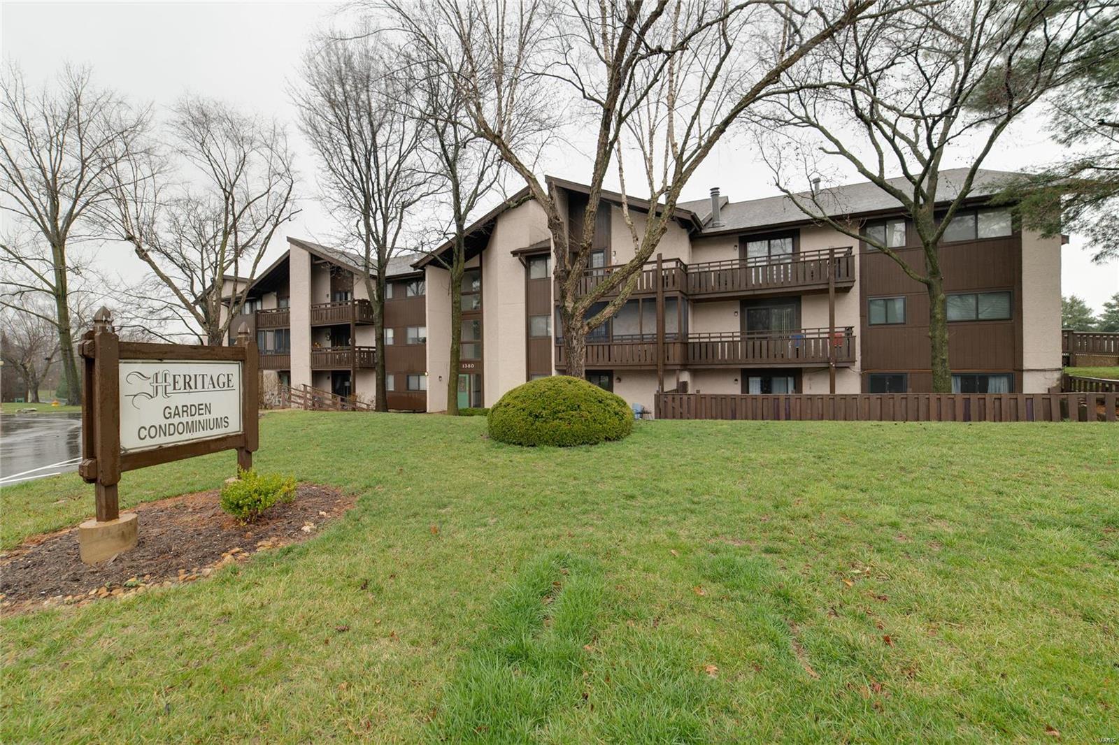 Welcome home to this meticulously maintained 3 bed /2 bath 1300+ sqft condo in Heritage Garden just minutes away from shopping, restaurants, and highway access! Inside you are immediately greeted with soaring ceilings and laminate floors throughout your huge open living space that features plenty of entertainment space and access to your private balcony! Your kitchen has been updated with bright white cabinets, tile backsplash, an island w/granite countertop, and stainless steel appliances! The master suite offers a dual vanity and a spacious walk-in closet! You also have two more generously sized bedrooms and a second full bath! Don't miss out on this wonderful home! Schedule your private showing today! Location: Upper Level
