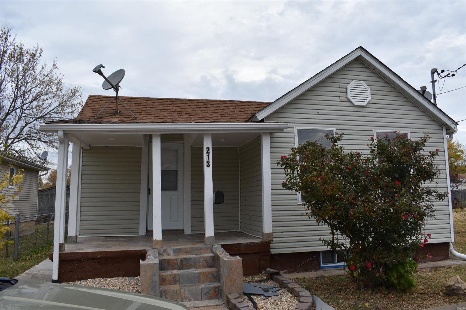 Three bedroom, 1 bath home in Crystal City. Master bedroom has a walk in closet. Kitchen features newer stainless steel appliances and tile floors. Main floorlaundry. Flat back yard. Lots of potential. House to be sold as is. Seller to do no repairs. Passed occupancy.