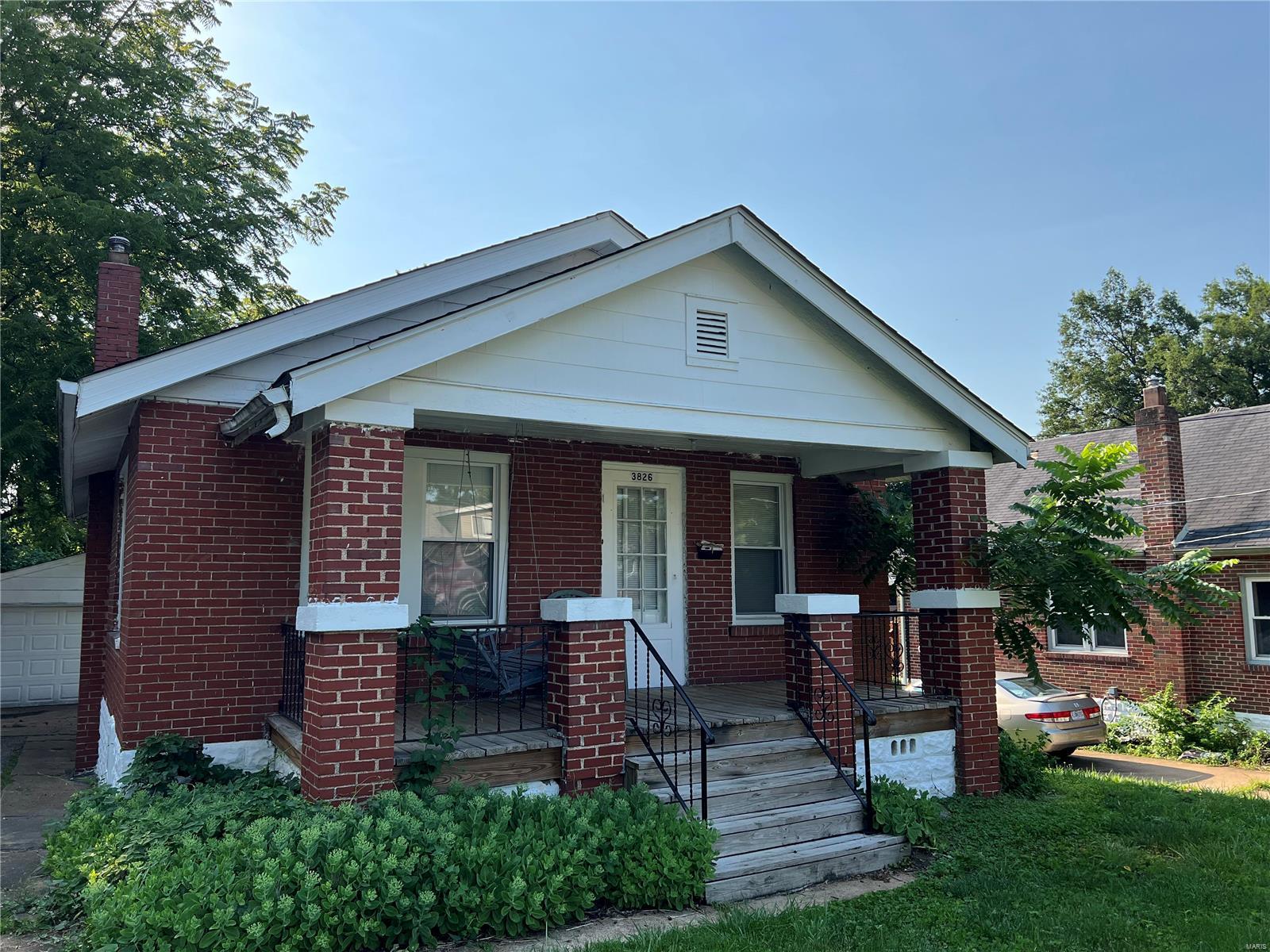 Nice and clean 2-bedroom home in a great central location.  This home has a split bedroom floor plan with a hardwood main living area and carpeted bedrooms.  There is a two-car garage with plenty of driveway parking.
