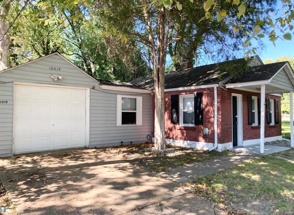 ** 2023 Updates: New water line, sewer line clean out, bathroom renovations, roof and chimney repairs**
Full interior updates completed in 2022: vinyl/carpet flooring throughout, freshly painted interior, new kitchen appliances, bath and kitchen updates.
3/1 ranch style home, brick and vinyl siding, no-step entry, close to interstate. There is plenty of opportunity to add additional value to the 660 sq. ft. property. As-is, seller to make no repairs or complete inspections. Buyer to verify all property details, schools etc. Sewer line report available upon request.