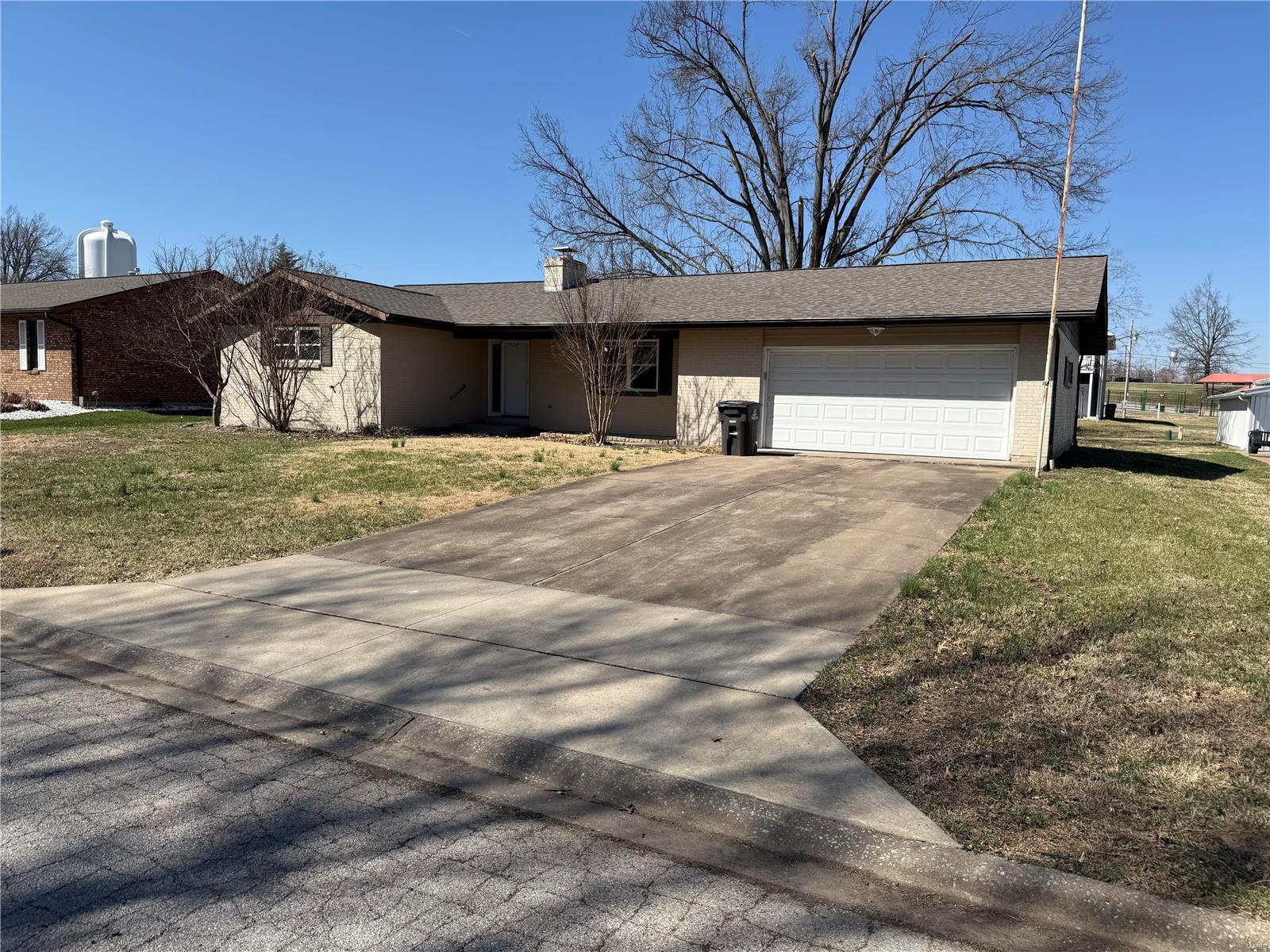 Charming 3-bedroom, 2-bath home, boasting a spacious layout, in an ideal location. You're commute will be a breeze with convenient access to Hwy 51, 61, and I-55. Outside, you can relax on the covered patio and level yard. This home is also within walking distance to a nearby city park and several local businesses.
