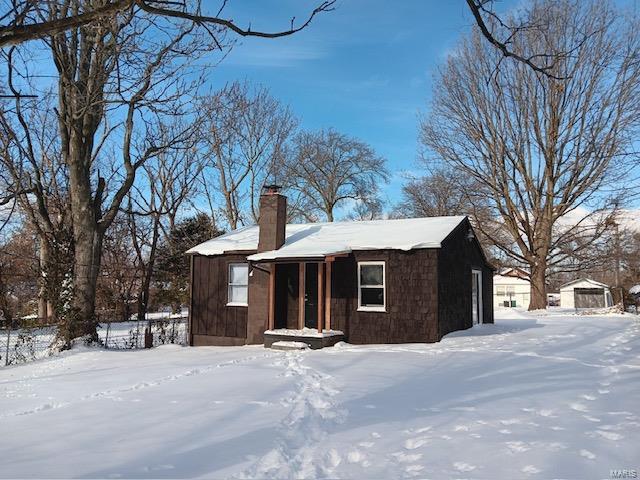 Great investment opportunity! All utilities are turned off. Clean and dry.  Basement and attic with storage space. Great size lot.Ready for your future endevours.