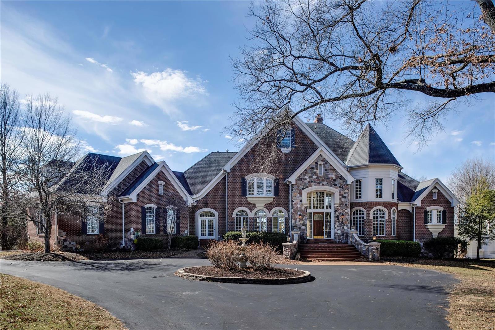 Property is for comp purposes only. Additional Rooms: Sun Room
