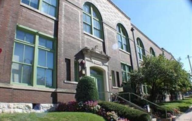 Great Location! Walk to BJC, DUPONT, Cortex, a new Metrolink station just few blocks away, Central West End- with lots of shops and restaurants and  beautiful Forest Park (zoo, planetarium, bike/running trails,art museum,golf courses,tennis & more)  15 ft ceilings on 1st and 2nd floors!  Great kitchen - maple cabinets, tile back splash, granite counters & stainless appliances.  Unique opportunity! Wonderful open concept floor plan with 2nd floor loft bedroom featuring clear -story windows.  Original maple floors, thermal windows, private laundry with washer/dryer. Great mix of old and new in this building. 2 assigned covered parking space in the attached secure lot. Available immediately (unfurnished).  Pool and huge common landscaped courtyard with 2 gas grills & 1 charcoal grill, lots of room for entertaining. BONUS!!  So much development in the area, IKEA and Whole Foods(set to open 5/25/15)- NO PETS !! Location: City, Upper Level