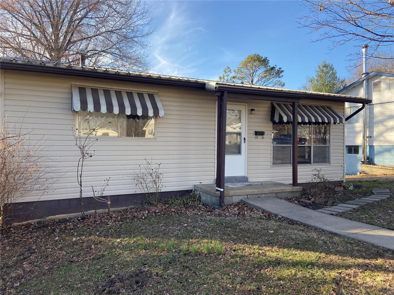 Super affordable and really cute 2 bedroom home in Ironton!  Covered porch and window awnings make this feel like HOME.  Ready for new owner!  Great rental potential here too. Additional Rooms: Mud Room
