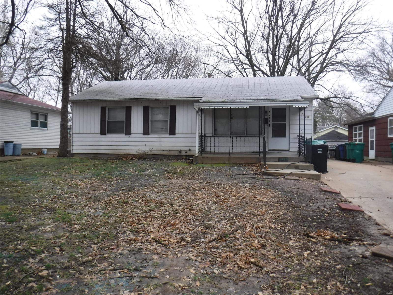 Agent owned property.  Good investment property that needs a little TLC.
Three bedroom and one bath with a full basement.
Property is being sold "as is".  Inspections for information purposes to buyer only.
Seller to do no repairs nor  imply any warranties.