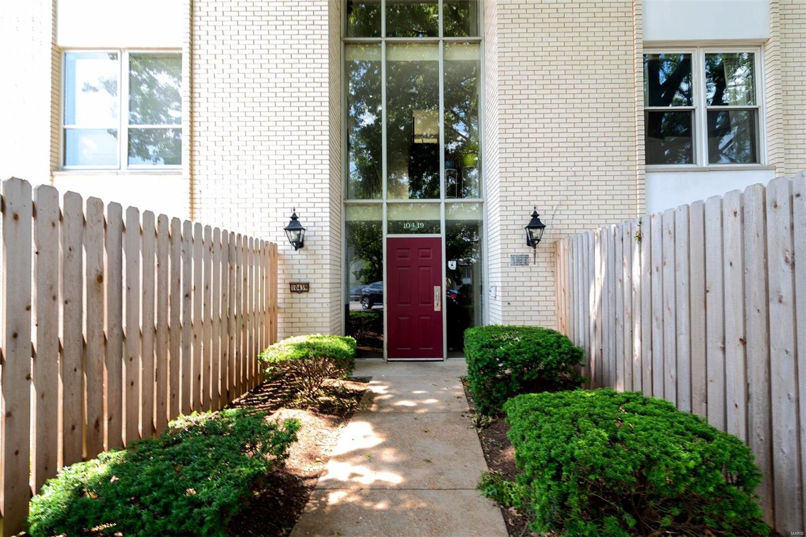 This adorable condo is looking for a new owner to call home! 2 bedrooms, 1 full and 1 half bathroom, great closets! Newer windows and carpet flooring throughout. Great kitchen with all appliances to stay! Wonderful open concept moves you effortless through the condo ! Large living room and dining room, with 2 large bedrooms. Tons of parking, storage unit in basement with common laundry facilities. Near Olivette and Creve Coeur. Close to highways, restaurants, and shops. Highly desired AAA Ladue Schools! Great for new owner or investment property. Location: Suburban