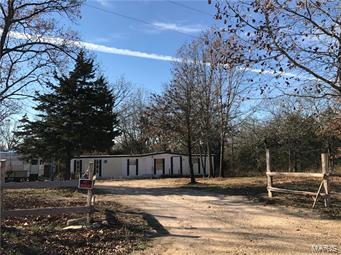 OLDER MOBILE HOME SITUATED IN A NICE COUNTRY SETTING. 28X 40 SHED.  BRING YOUR HANDYMAN FOR THIS FIXER UPPER.