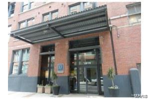 Beautifully updated and spacious 2 bed loft in downtown St. Louis! Close to everything from the great restaurants and bars, to major sporting events, and all the rest downtown has to offer. Updated kitchen with custom cabinets and stainless appliances, updated bath with separate tub and shower is accessible from both bedrooms, balcony off of the living room area, extra storage unit, rooftop pool and deck, 1 assigned parking space. This loft has it all and won't last long! Location: Downtown