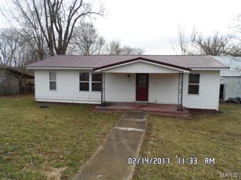 Cute little 2bed 1 bath home on large level lot with fencing. Utility room could be used as a 3rd bedroom all on large level lot.