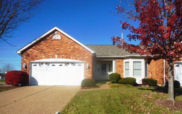 Spacious and open floor plan with this brick front ranch style villa! Located on a corner lot, close to golf course and club house. Special features include: great room with fireplace, deck and patio off the breakfast room, soaring vaulted ceilings in great room and kitchen, and hard wood floors in kitchen, breakfast room and laundry. Exterior is low maintenance, attached 2 car garage, brick front, deck and patio off the back. Partially finished lower level with large recreation/family room, roughed in bath in unfinished area. Show and sell this home today! 

See agent remarks for additional details. SpecialListingConditions: Foreclosure Location: End Unit