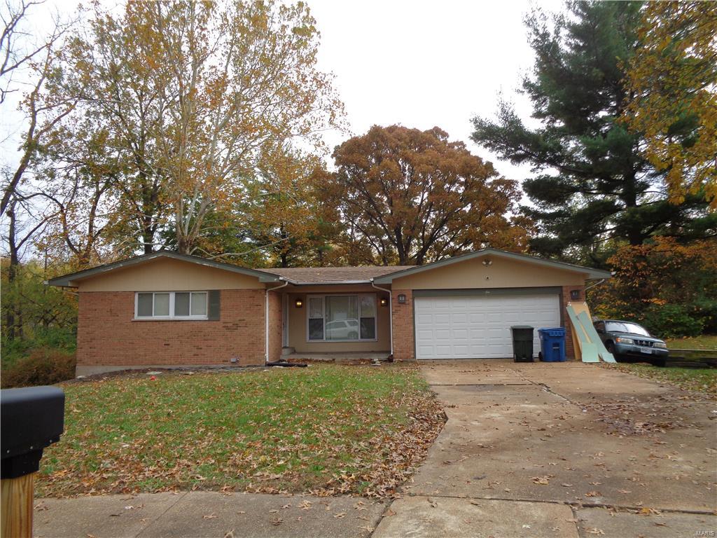 Short sale being handled through Kayer & Assoc.  Please allow 48 hours for a response time on contract.  This house is subject to a short sale and lender approval. SpecialListingConditions: Short Sale
