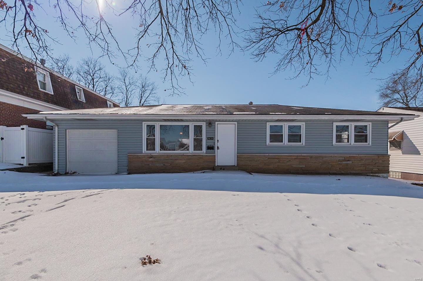 This Saint Louis one-story home offers a one-car garage. This home has been virtually staged to illustrate its potential.