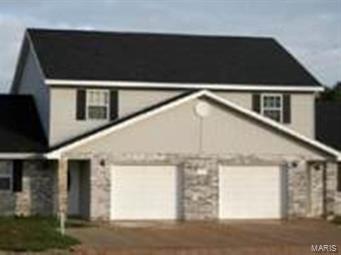 Enjoy this town 3 bedrooms, 2 bathrooms duplex with washer/dryer hook ups. Located just minutes from the West Gate. Close to dining, shopping, and entertainment!Water, Sewer, Trash, Lawn Maintenance included!Small pet Negotiable