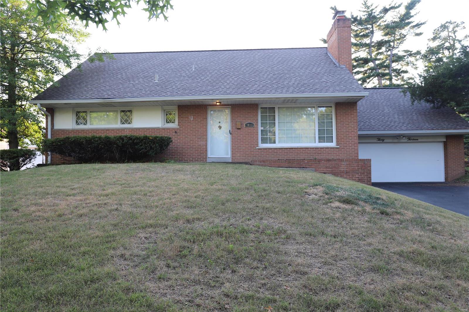 PRICE REDUCTION! MOTIVATED SELLER.

Welcome home to 3013 Andover, situated in beautiful Bel-Nor subdivision, right across from main UMSL campus.

This home has been well maintained with freshly painted walls and beautiful hardwood throughout the entire home. Newer roof and newer HVAC system, over sized two car garage, large leveled fenced yard and so much more.