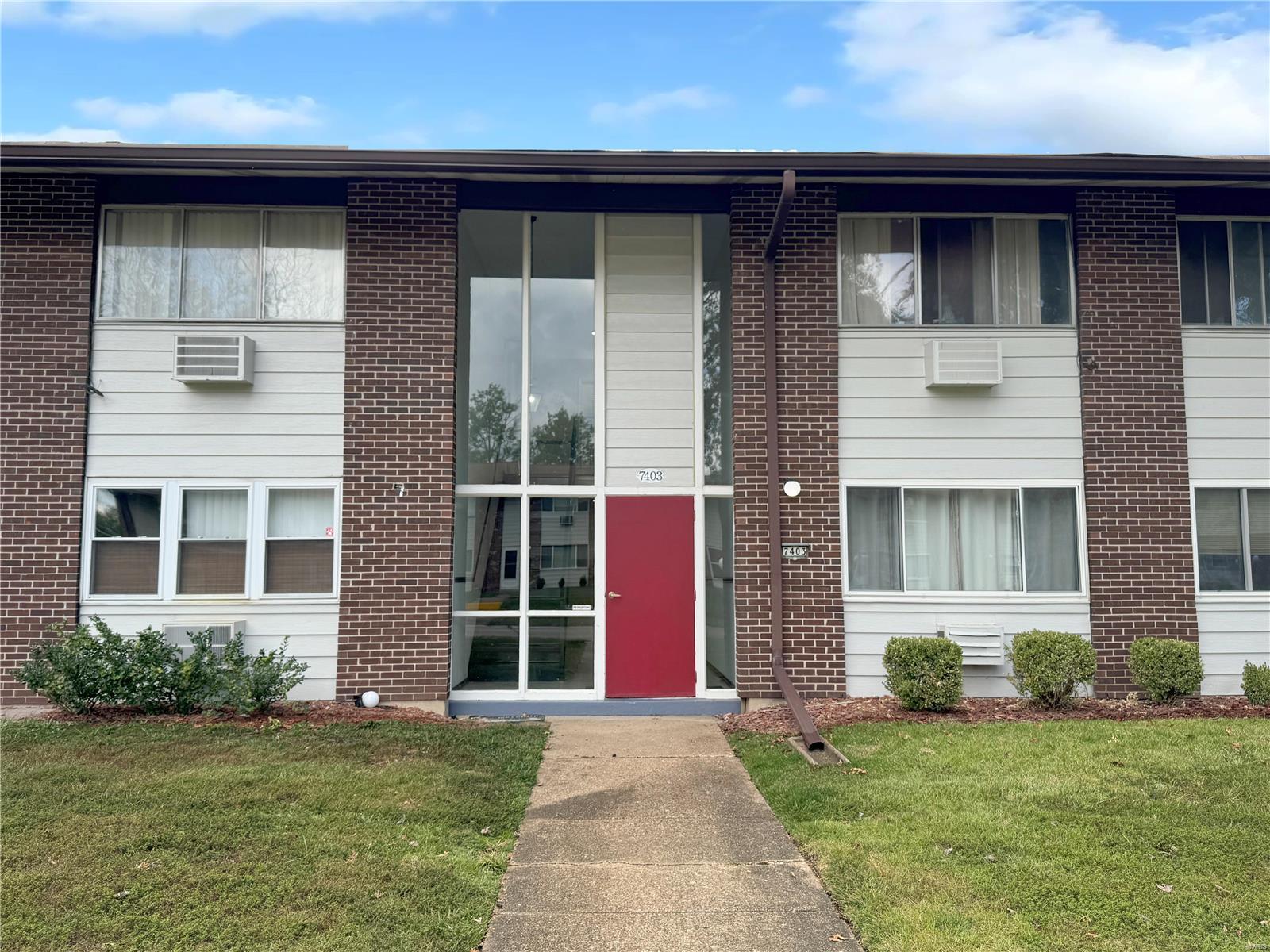This move-in ready condo features a second floor location with an oversized balcony that has access from the kitchen and the primary bedroom. The kitchen has an open breakfast bar that connects to a generous-sized living room. Both bedrooms offer lots of space. There is a bonus storage locker right next to your front door and a laundry facility downstairs. Owner occupants only. An affordable monthly condo fee includes water, sewer, trash and some insurance coverage. You'll also love the location with easy access near 1-270 and 1-170. Purchase is cash or conventional financing only. To view a 360 virtual tour, please visit: https://my.360tourlink.com/d0be24b0-ab25-4282-8d35-8db91e6ba6a6?type=unbranded Location: End Unit, Upper Level