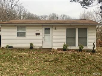 Calling all first time home buyers and downsizers! Check out this centrally located turn key home ready to be yours. Just a skip from Festus schools. Why rent when you can buy at this amazing price?