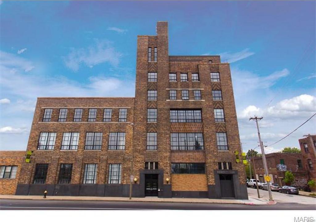 Large Lafayette Square Loft that's Move-In Ready!! 12 foot ceilings, exposed ductwork, and concrete floors make this true Loft Living at it's finest. Enjoy an abundance of natural light with a wall of large windows that span the entire unit. Kitchen includes granite, center island, custom cabinets and stainless appliances. Large laundry room, walk-in closets, extra storage locker, and gated parking in the off-street lot. All within walking distance of Historic Lafayette Park along with all of its dining and entertainment options! Location: City