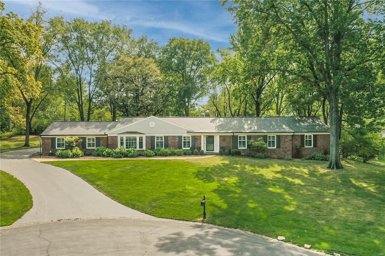 This renovated, expansive ranch home sits gracefully on a peaceful Frontenac cul-de-sac.  Recently Renovated, this sprawling ranch offers sophisticated, single level living on a spacious 1.19 acre lot. Graceful, large rooms provide entertaining spaces that flow seamlessly with Hardwood floors. Living room & sun drenched oversized dining room, are masterfully separated by glass doors proving versatile areas. Eat-in Kitchen has newer appliances, custom cabinets & Cambria counters. Enjoy mornings with your own Coffee bar overlooking your lovely patio complete with fire table & fountain. Family room has nice built ins & amazing back yard views. Home features five bedrooms and 3.5 baths. Two large bedrooms with private En-suites. Three additional bedrooms are large & share the renovated full hall bath. 1st floor laundry & locker area are perfectly placed by exterior door & garage. Large basement provides fun game/entertaining area & storage. Oversized 2 car garage in this parklike setting.