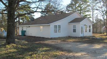 Little bit of TLC and this 2 bedroom 1 bath will be ready to go. Exterior in good shape. Great weekend, rental or full time close to river.  Bourbon school district.  This place is priced to sell.
