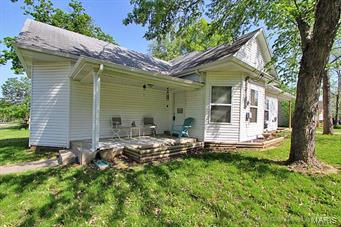 You absolutely cannot miss out on this 3 bedroom, 1 bath home in Park Hills.  This home is probably the best buy in Park Hills!!  Enjoy your morning coffee from the comfort of your covered porch while listening to mother nature.  There is also no shortage of tree's and beautiful landscaping.  Don't let this one get away - Schedule your showing today. 
Note: This Home is scheduled to have a new roof put on.