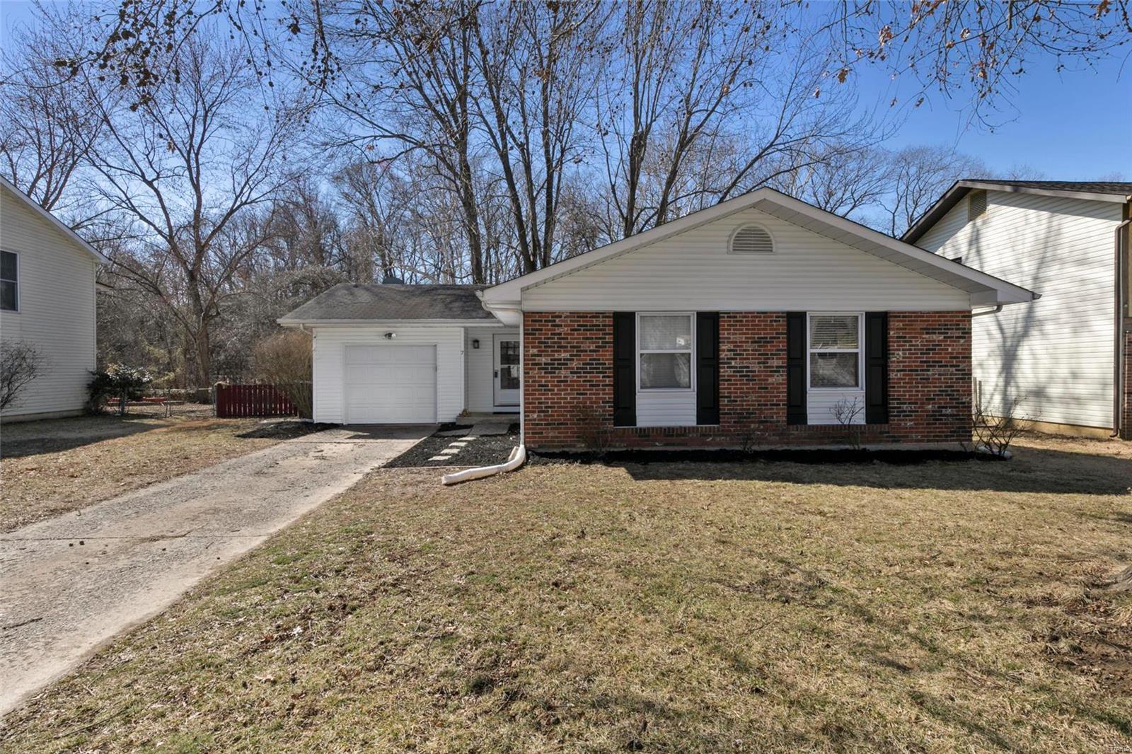 MULTIPLE OFFER SITUATION..  BEST AND FINAL IN BY 3PM 02/28/19 WITH RESPONSE TIME OF 5PM  You will FALL IN LOVE with this home. It has everything you want and PRICED TO SELL. 3 bdrm/2.5 bath ranch with finished LL. Freshly pained and absolutely move in ready! THIS IS IT!  In the heart of St Peters and all the amenities! Some of the highlights are: wood floors, tile floors, wood burning fireplace, HUGE kitchen area, private backyard, sleeping area and bathroom in LL, electric panel (2012), NEST thermometer (2017), dishwasher (2018), newly stained deck. I could go on, just come see your new home !
