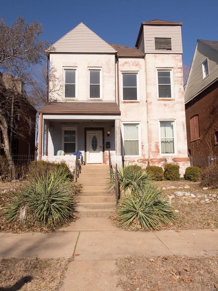 ****CASH BUYERS ONLY***THIS IS A SECOND FLOOR CONDO.  THE BUILDING NEEDS WORK.  THE BUILDING HAS TWO UNITS, ONE LOWER (PRIVATELY OWNED) AND THE SECOND FLOOR UNIT THAT'S FOR SALE.  THE UNIT IS BEING SOLD AS IS. GREAT INVESTOR OPPORTUNITY!  NO EXISTING HOA ACTIVE (ONLY TWO OWNERS).  PLEASE USE SPECIAL SALES CONTRACT. THIS PROPERTY WOULD MAKE A GREAT STARTER HOME OR RENTAL PROPERTY! SOME WORK NEEDED. THE UNIT IS LARGE AND SPACIOUS.  CLOSE TO GASLIGHT SQUARE AND CENTRAL WEST END.  IT HAS BEAUTIFUL FLOWER GARDEN IN BACKYARD THAT NEEDS SOME TLC.  CLOSE TO PUBLIC TRANSPORTATION.  SELLER IS MOTIVATED!!!  CASH BUYERS ONLY!!!! Location: City, Upper Level