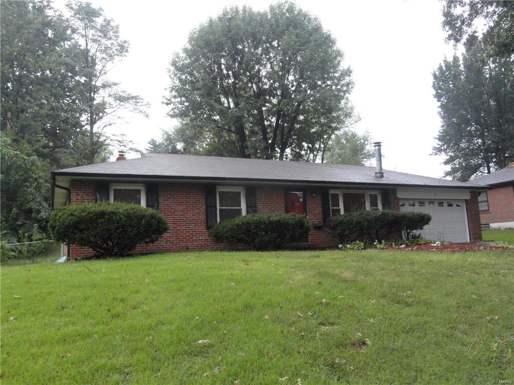 3 bed 2 bath 2 car garge brick home that sits in a quiet neighborhood. One street in and out. Home needs rehab, great for flip or 203 K loan. Home also has large add on family room.