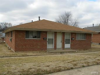 FOR SALE. 
3857 Wisconsin Ave. 63118. 
4 unit apartment building (ranchette style units).  
Located in Marine Villa, south of Anheuser Busch and east of Benton Park, near S Jefferson, S Broadway, & I-55.  
2,313 SF Apartment Building.  
.17 Acre (+/-) lot.  
Individually metered electric and gas.  
Central gas heat / in-wall air conditioning.  
Some hardwood flooring, Brick Exterior.  
Washer / Dryer Hookup.  
Shared basement.   
1 bedroom / 1 bath units.  
Built in 1959.  
A must see.