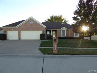 ***No show till December 13th *** Exceptional one owner! 3 bedroom Ranch with 3 cars and Professionally Finished Lower Level.  Marble entry with french doors to your office or formal living room.  Formal dining and vaulted great room with wet bar and gas fireplace.  Gourmet Kitchen includes granite counters stone back splash downdraft cook top and double ovens newer stainless fridge and updated flooring.  breakfast room has slider to enclosed sun room and yes even a deck and maintenance free fencing. Spacious luxury master suite boast separate shower, Jacuzzi tub and double bowl sinks. Finished Lower level with built in bar and full bath Rec room, Family room an office and lots of storage!!! Location Location Location -Portland Lakes,  North Counties most desirable Neighborhood! Additional Rooms: Sun Room