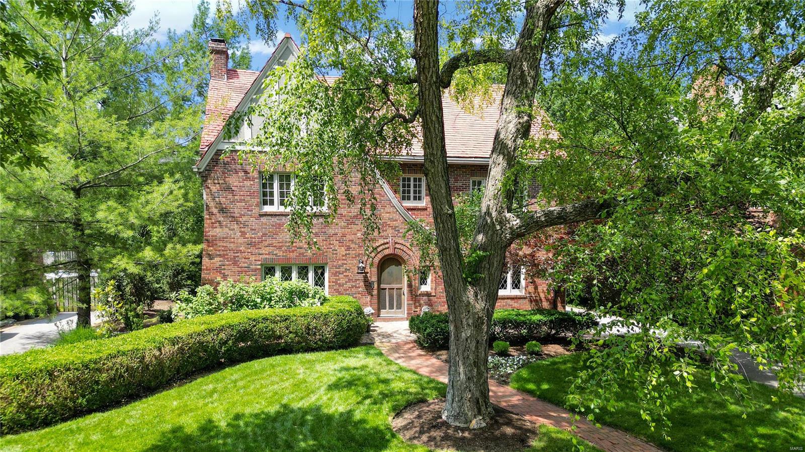 Claverach Park is what everybody is looking for: walkable to Clayton, Forest Park, award-winning schools & restaurants. The 2-story addition provides a family room, screened porch, expansive primary suite with a luxury bathroom and a new 2-car garage. Upon entry, exhale as you relax into your airy and open foyer with views of the massive living room with stunning built-ins. Newer gourmet kitchen complete with the stunning La Cornue range, a treat for both the palate and the eyes. A huge screened-in porch beckons indoor/outdoor entertainment, flowing into the dining room and great room. 2nd level with a gorgeous primary private suite, 3 more bedrooms and 2 more full baths. Don’t forget to tip the lemonade stands that pepper Claverach Park this summer, once you arrive you and your family will never want to leave. 2nd floor and LL laundry.