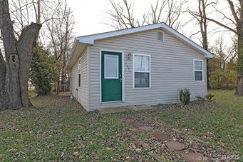 Great home for your first one or if you want to downsize. Home has been freshly painted. Back yard has privacy fence. Convenient location.